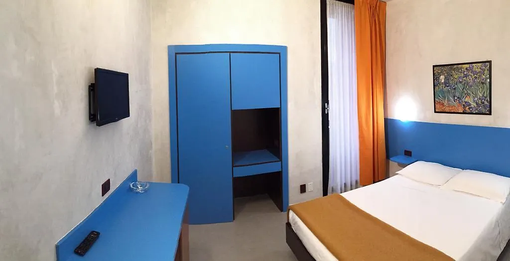 Hotel 38 Mediolan 3*,
